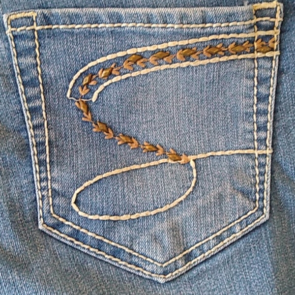 Seven7 Preowned Blue Distressed Capri Jean Cropped - Picture 4 of 7